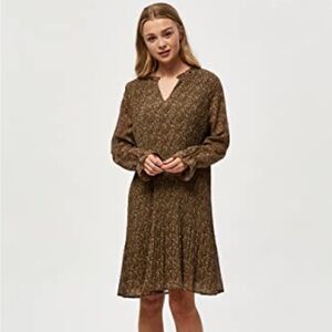 Minus Women's Rikka Dress with V-neck